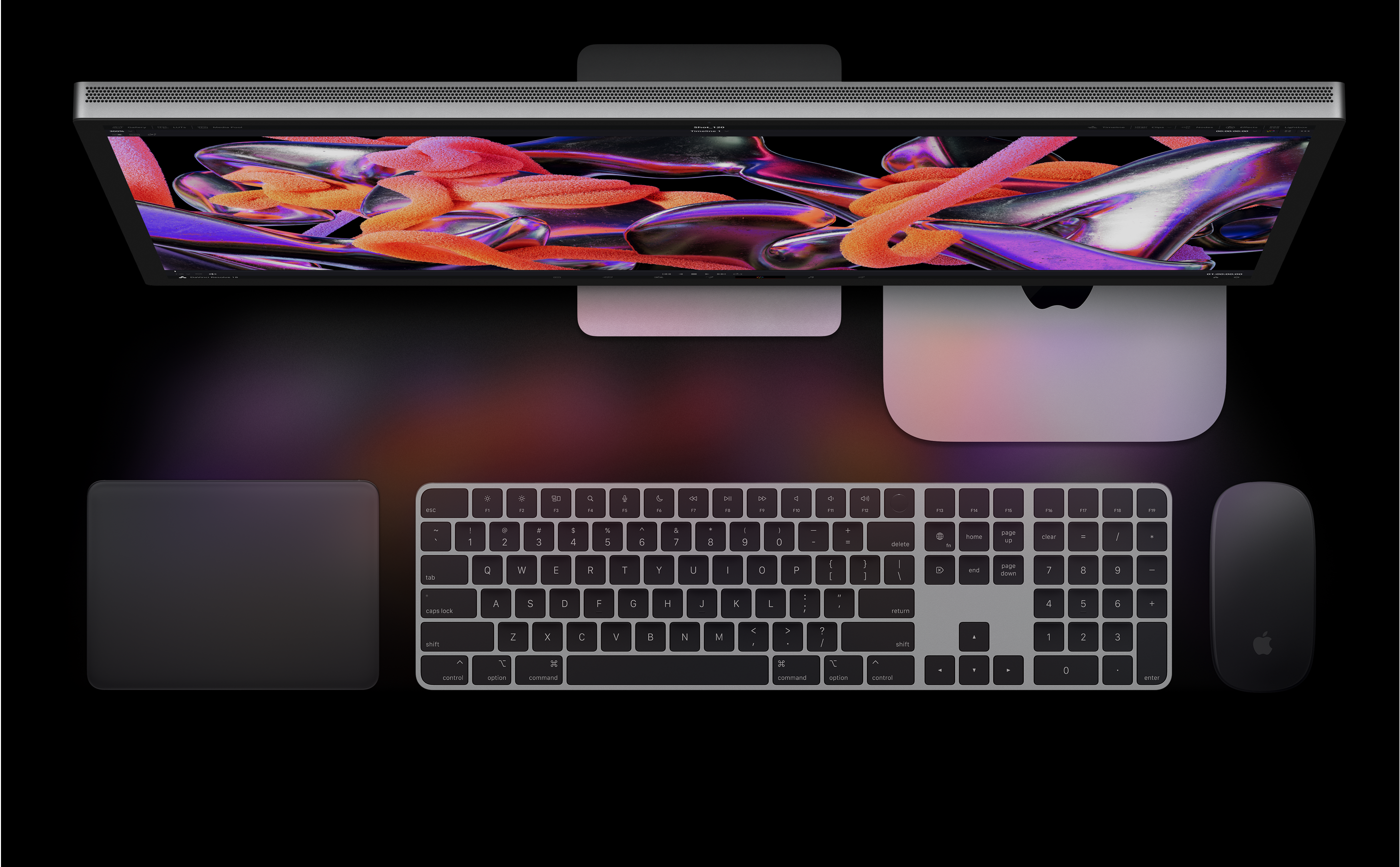 Blick von oben auf das Studio Display, den Mac mini, das Magic Trackpad, das Magic Keyboard und die Magic Mouse.